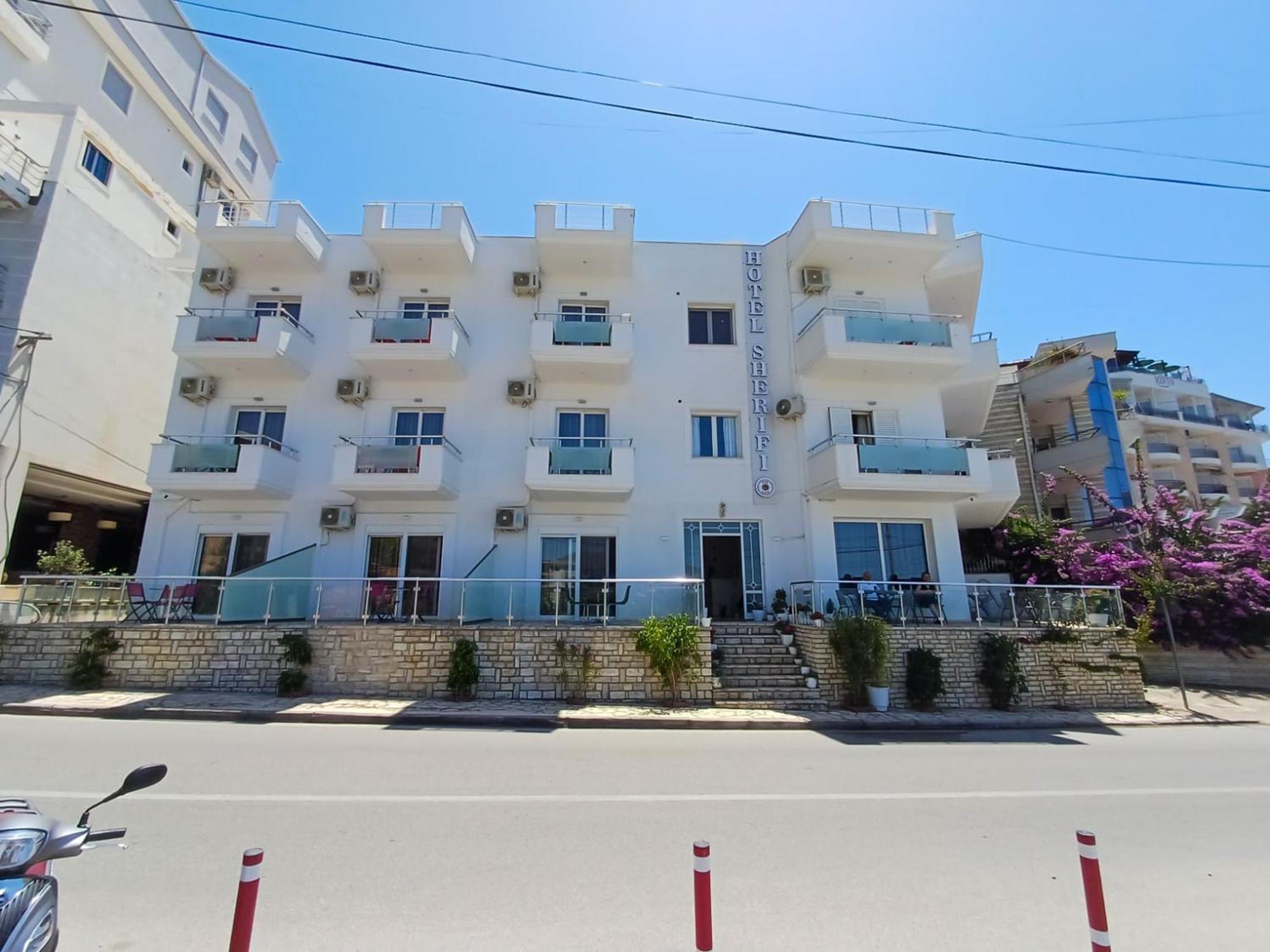 Hotel Sherifi Sarande Bagian luar foto
