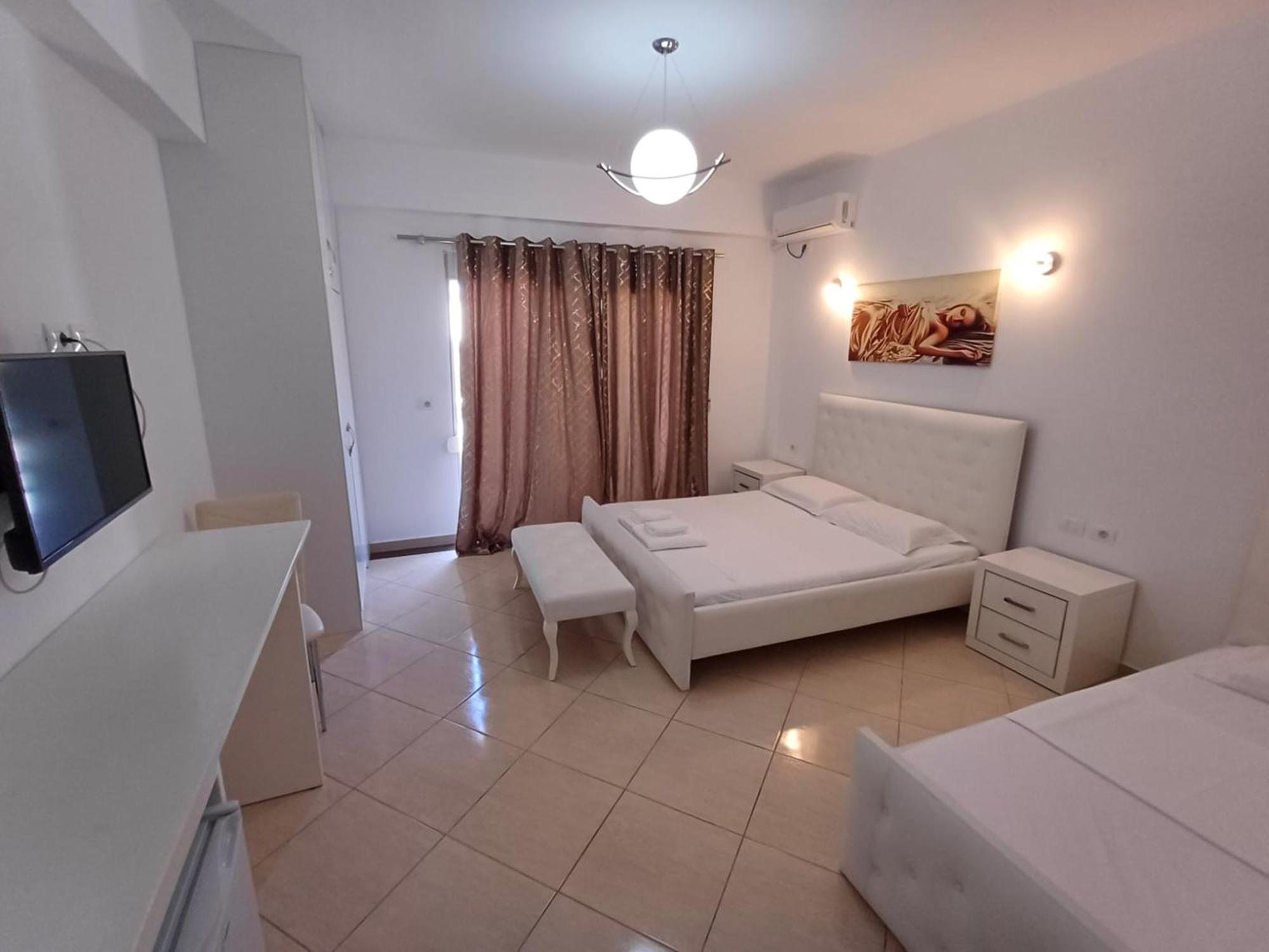 Hotel Sherifi Sarande Bagian luar foto