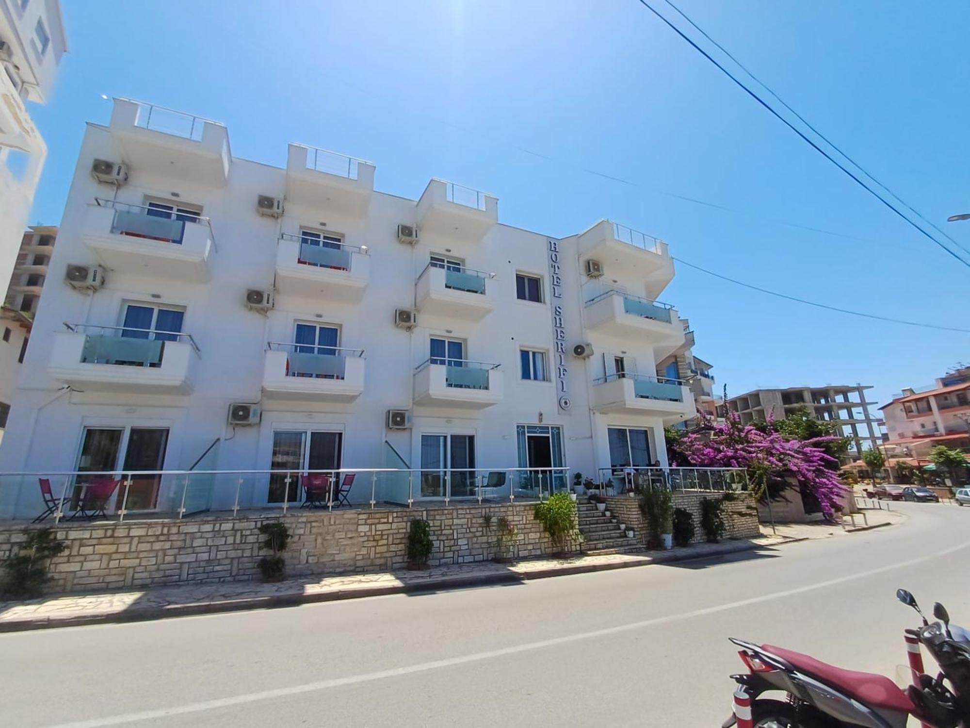 Hotel Sherifi Sarande Bagian luar foto