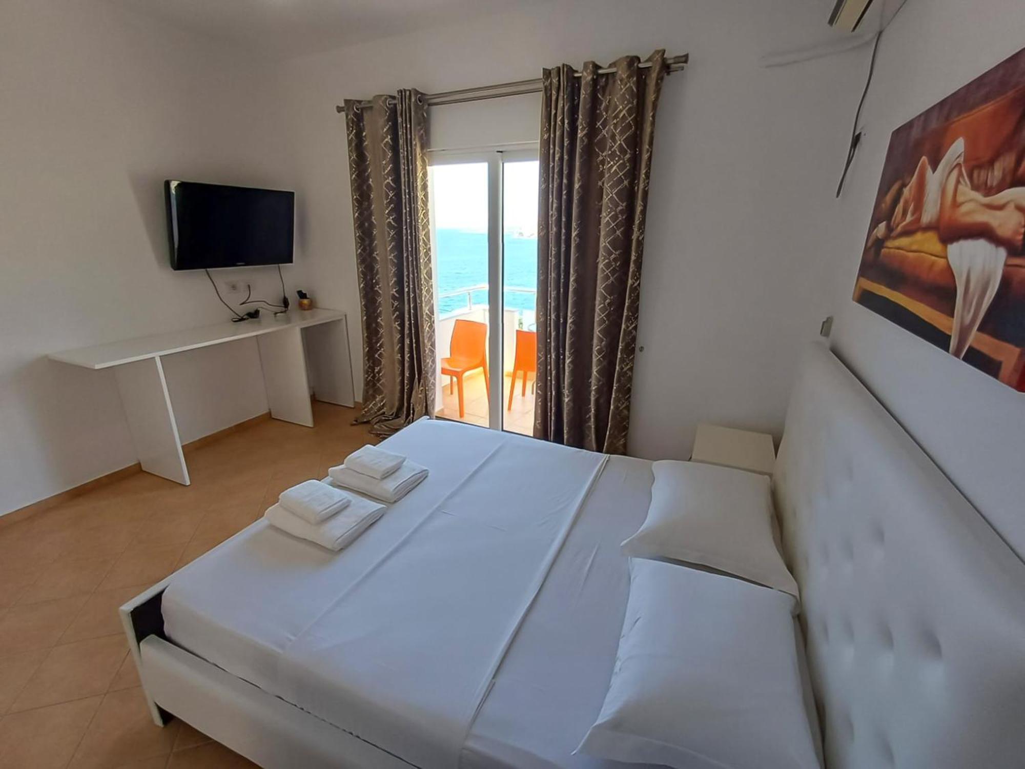 Hotel Sherifi Sarande Bagian luar foto