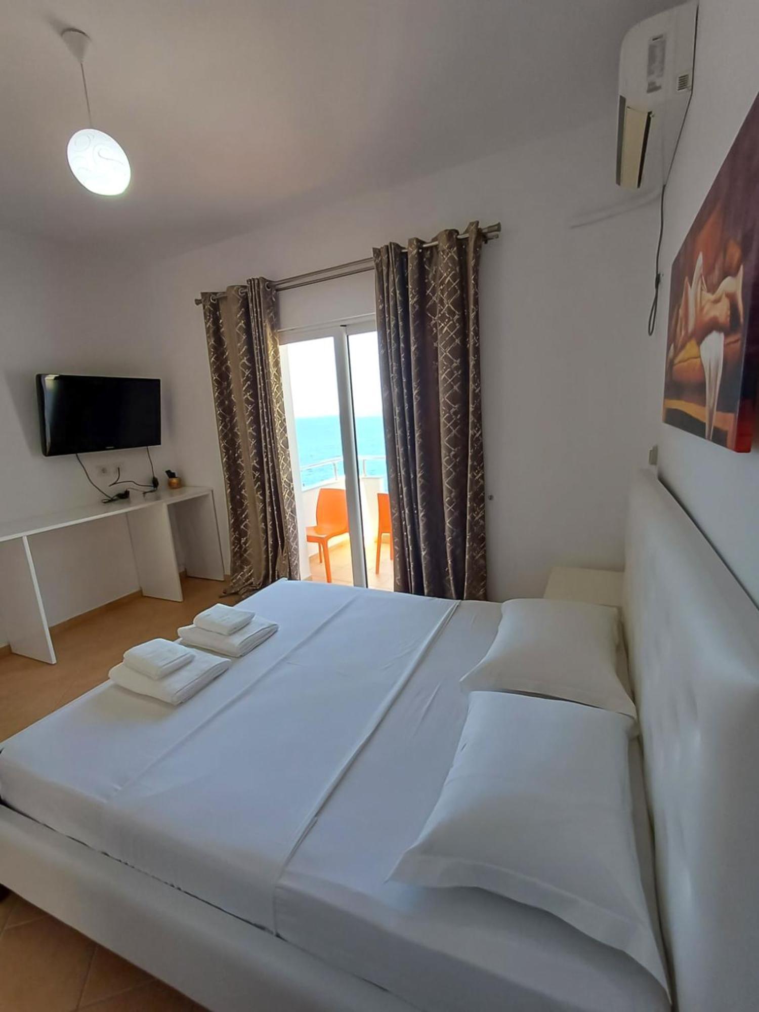 Hotel Sherifi Sarande Bagian luar foto