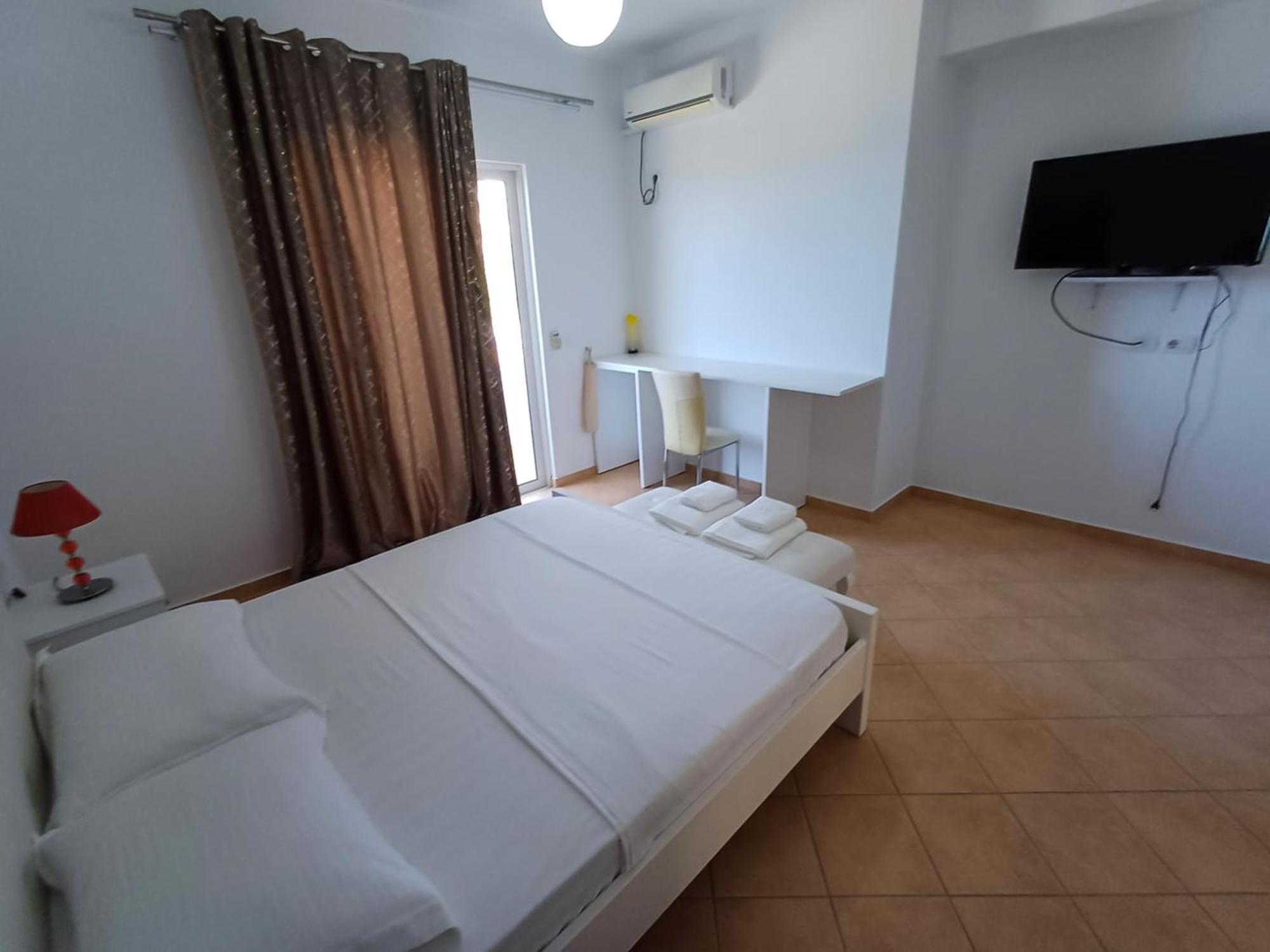 Hotel Sherifi Sarande Bagian luar foto