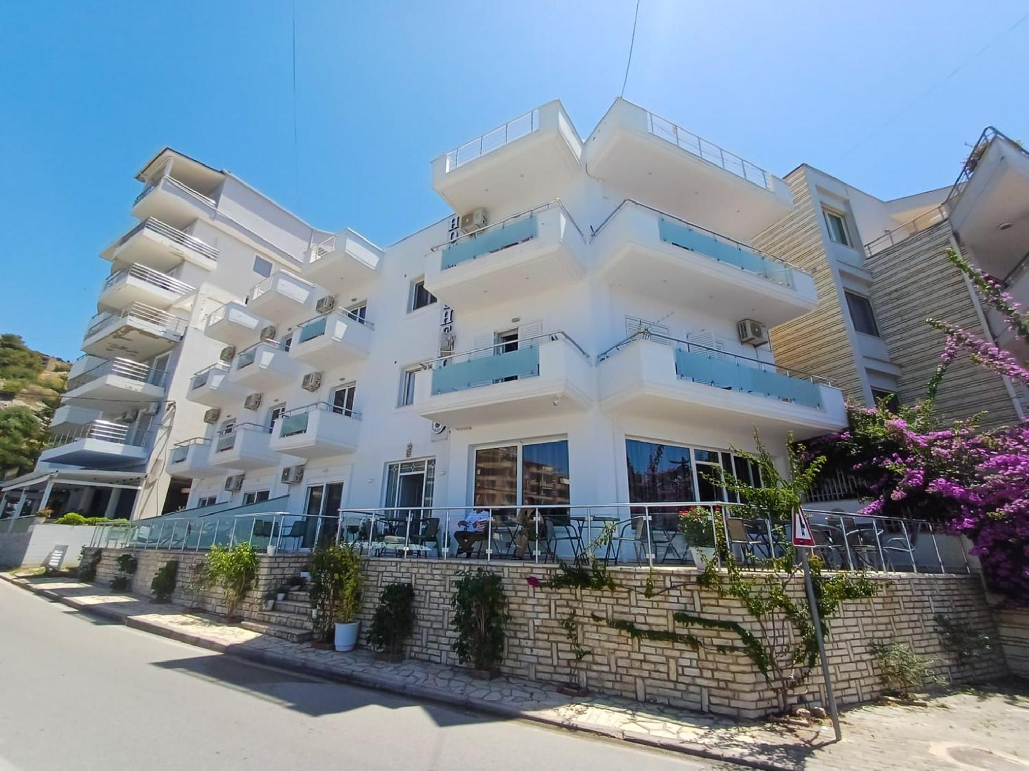 Hotel Sherifi Sarande Bagian luar foto