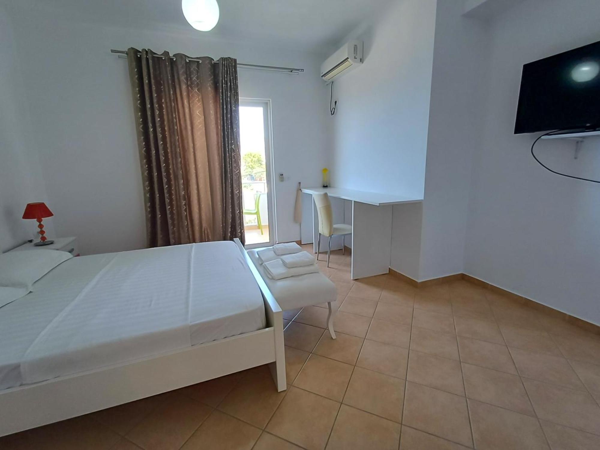 Hotel Sherifi Sarande Bagian luar foto