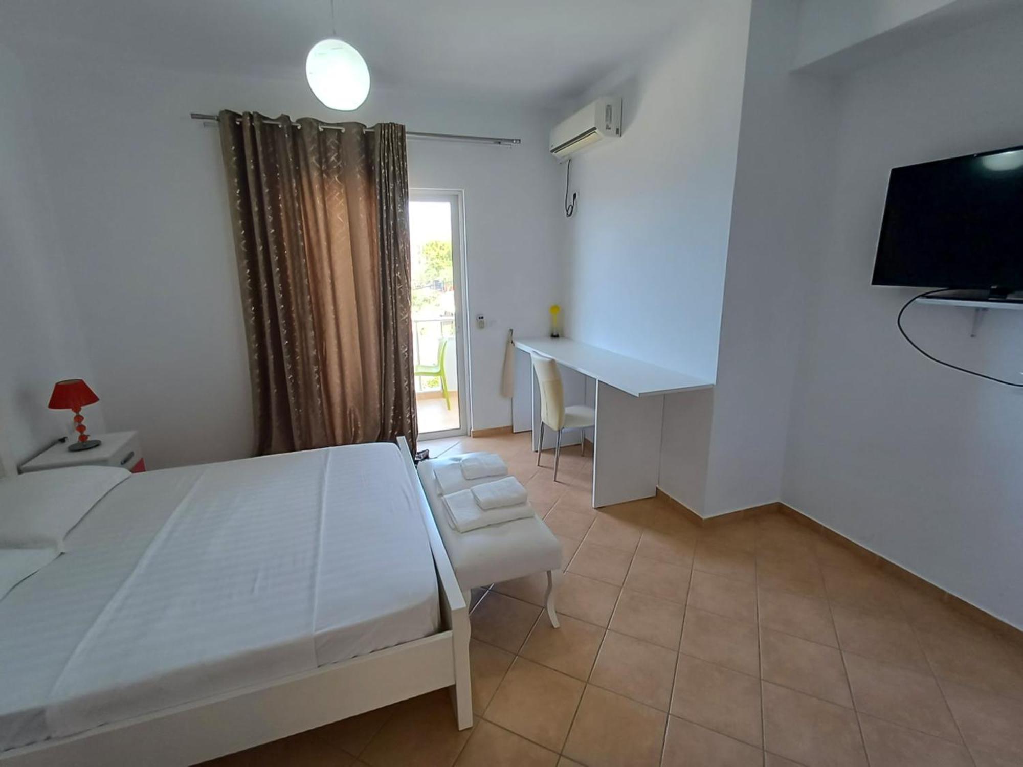 Hotel Sherifi Sarande Bagian luar foto