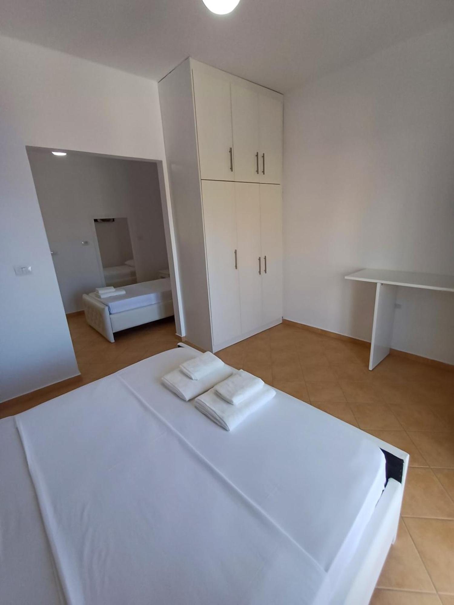 Hotel Sherifi Sarande Bagian luar foto