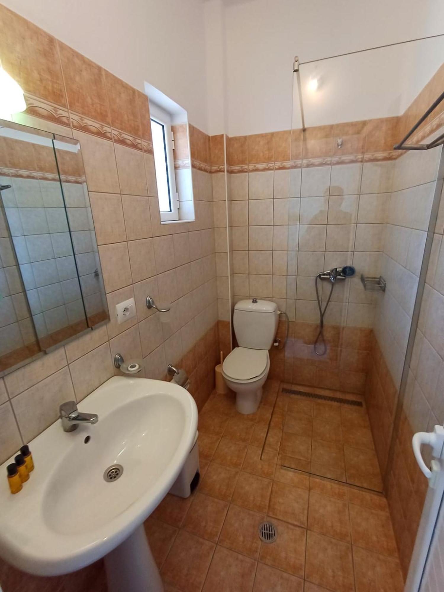 Hotel Sherifi Sarande Bagian luar foto